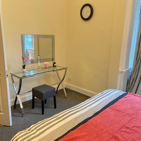 Royal Mile Mansions 2 Bedroom - Edinburgh City Centre Екстер'єр фото